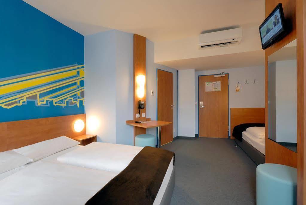 Hotel Duesseldorf-mitte 2*